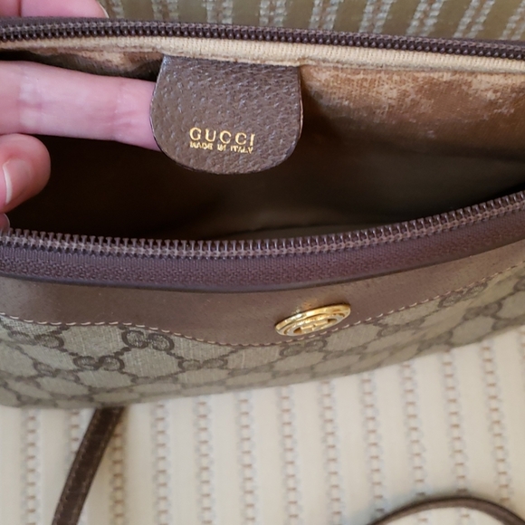 Gucci GG Supreme Logo Crossbody Bag - Picture 7 of 11